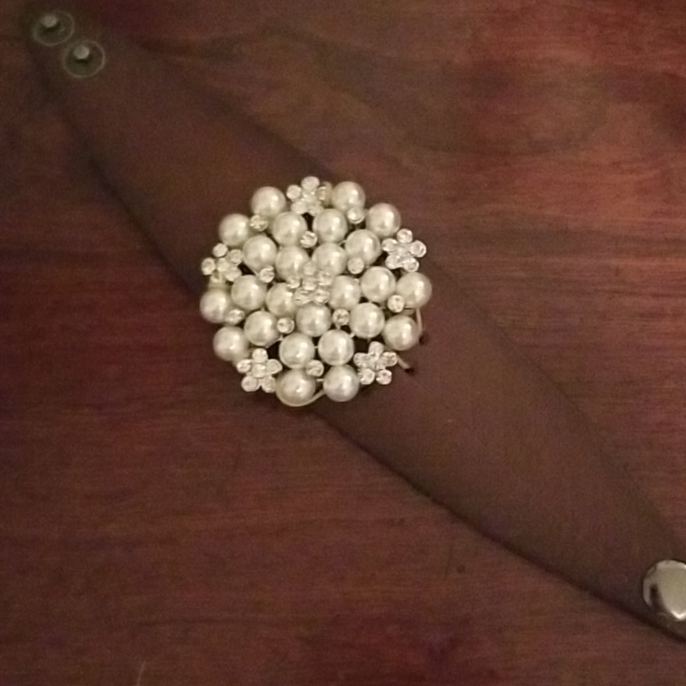 Leather and pearl Bracelet/Cuff